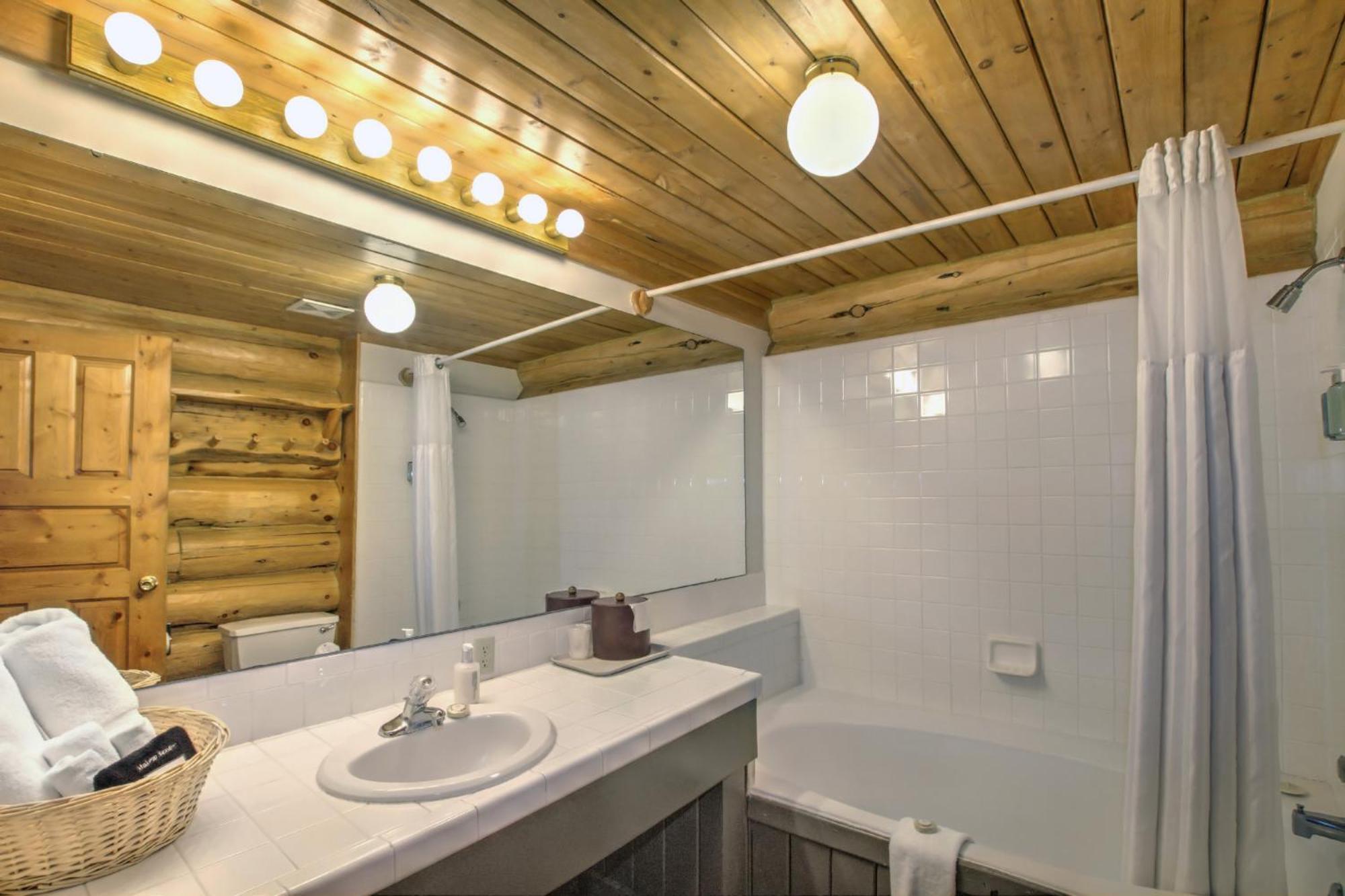 Hibernation Station Villa West Yellowstone Room photo