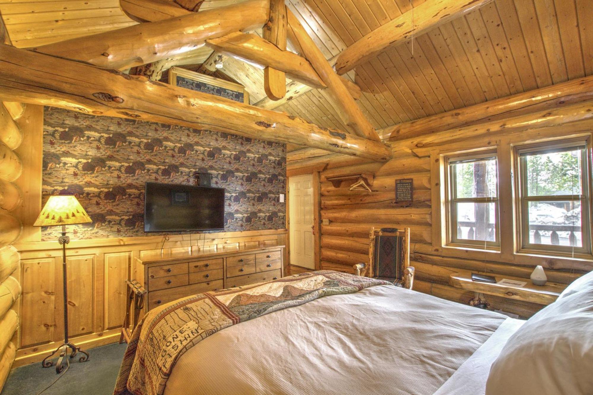 Hibernation Station Villa West Yellowstone Room photo